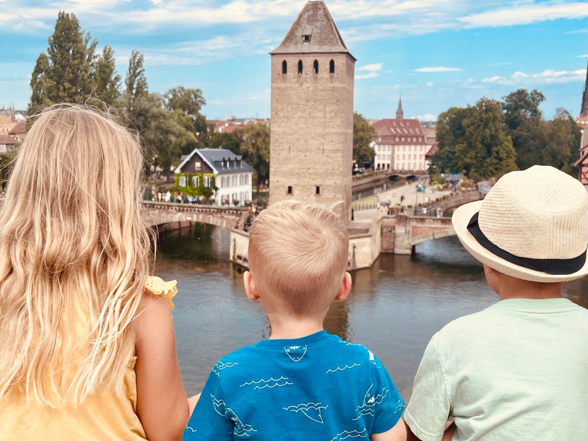 How We Save Money Traveling as a Family of 5: Our Favorite Budget Travel&nbsp;Hacks